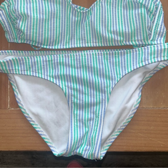 Blue and Green Bikini with Classic Style and Clean Construction - Picture 3 of 3